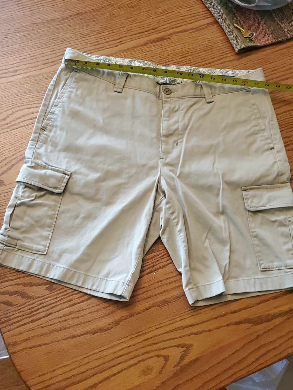 Tommy Bahama Men's Light Khaki Cargo Shorts